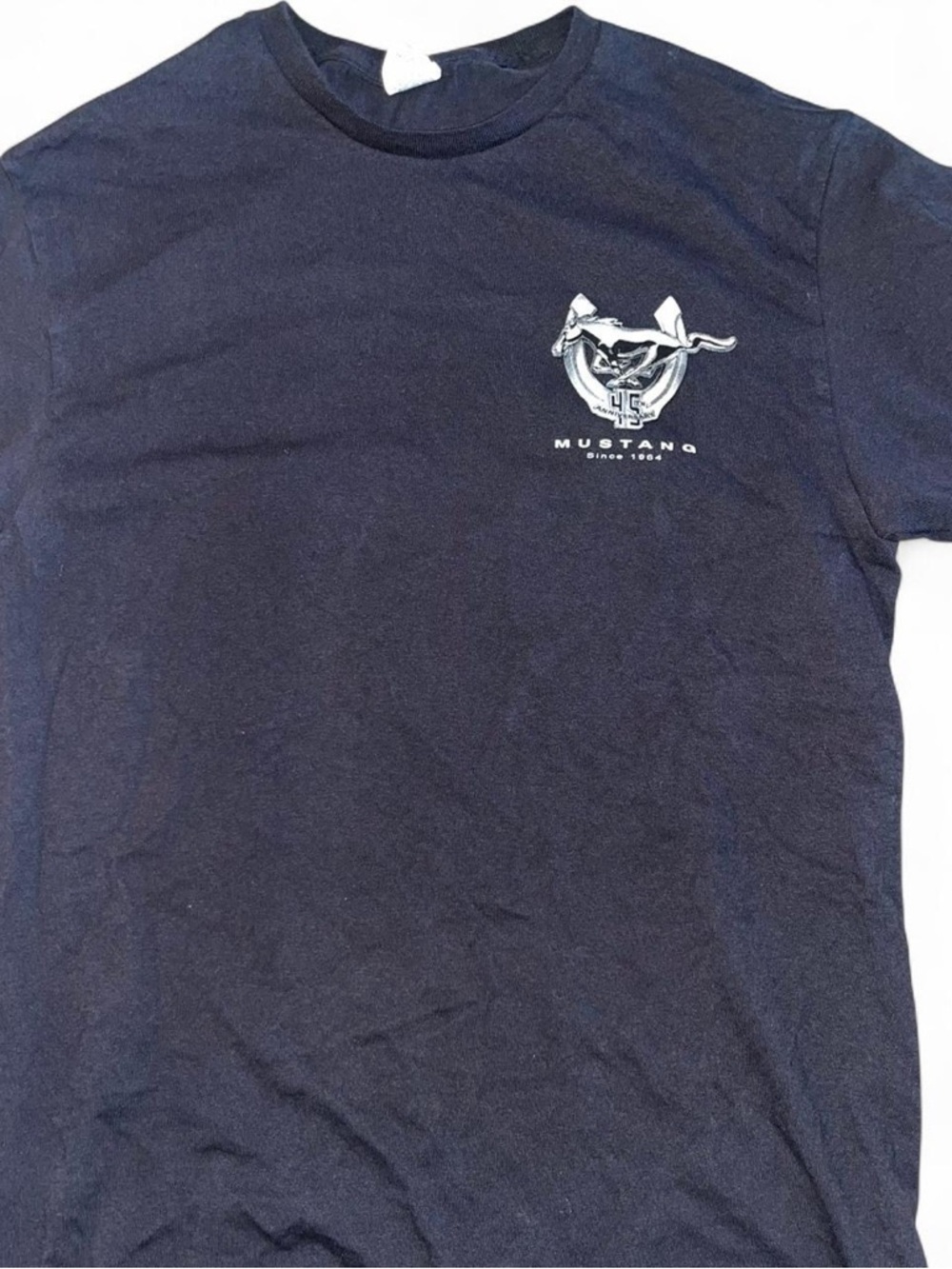 Men’s Black Mustang Graphic Tee - Logo Short Sleeve Shirt. Size M.